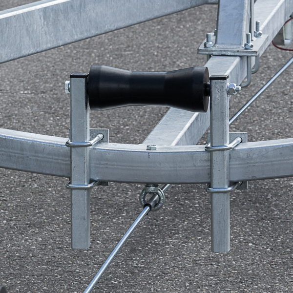 Kielrol-200mm-verstelbaar-op-boottrailer